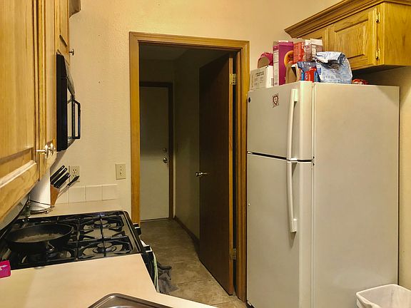 2nd image of 805 E Redbud Dr