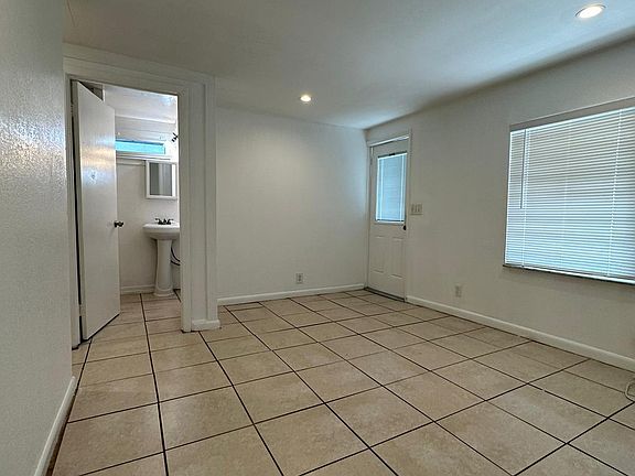 2nd image of 225 N K St #4