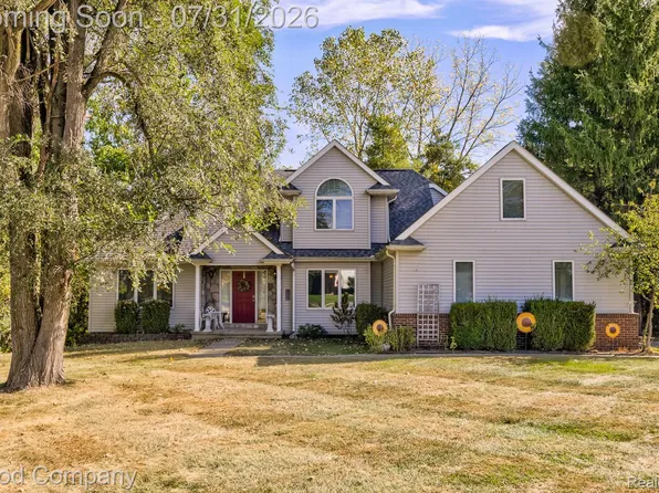 575 Lakes Edge Dr, Oxford, MI 48371