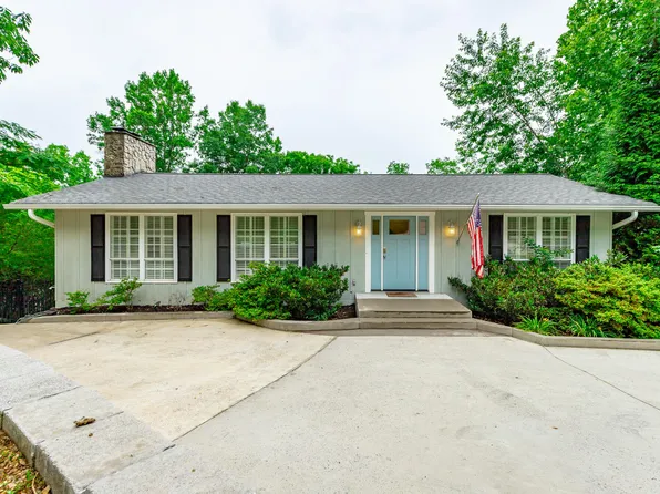 1043 Clift Cave Dr, Soddy Daisy, TN 37379