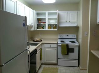 5 Cameron Ct APT E, Nottingham, MD 21236