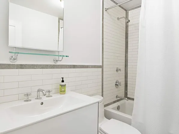 900 Park Avenue image 8 of 12