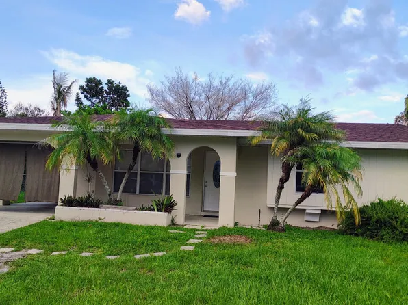 884 SE Solaz Avenue, Port St Lucie, FL 34983