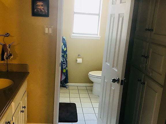5th image of 32 Fairmont Ct