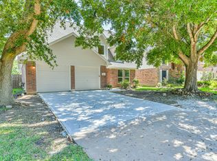 106 Mango St, Lake Jackson, TX 77566
