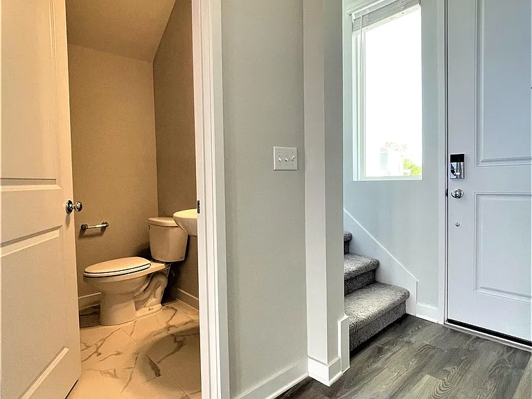 15110 Forum Ave — Photo 11