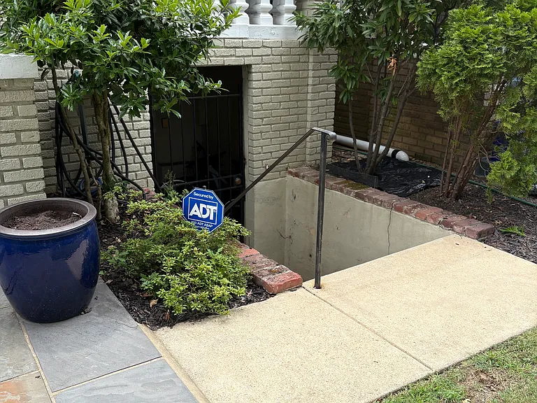 1362 Taylor St NW #B — Photo 12