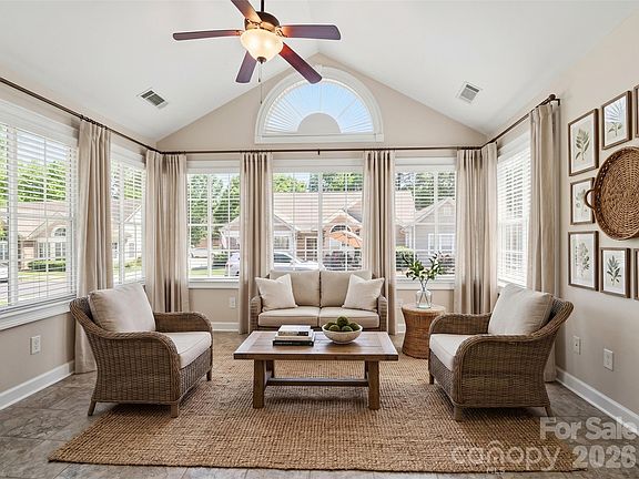 3rd image of 227 Lone Oak Cir