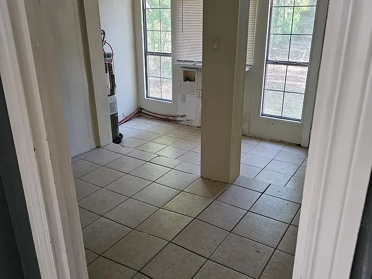 4655 Poinciana Dr — Photo 9