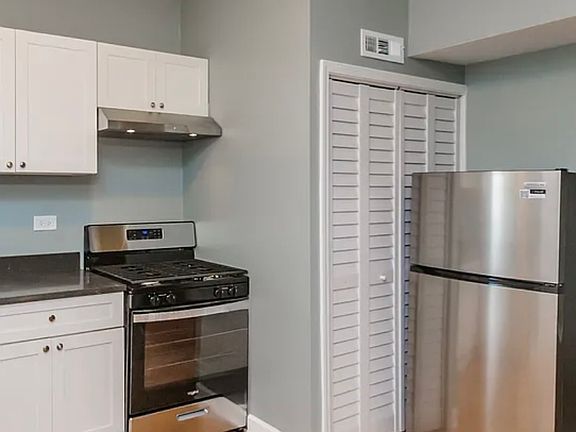4th image of 925 S Laflin St #2R
