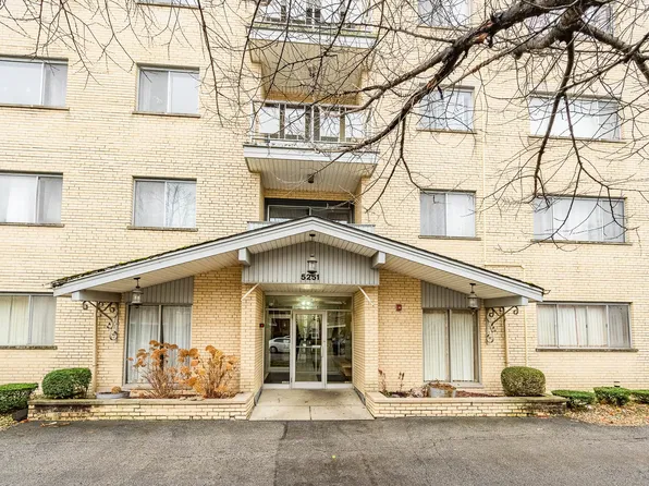 5251 Galitz St APT 108, Skokie, IL 60077