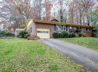 5 Parkwood Dr, Arden, NC 28704