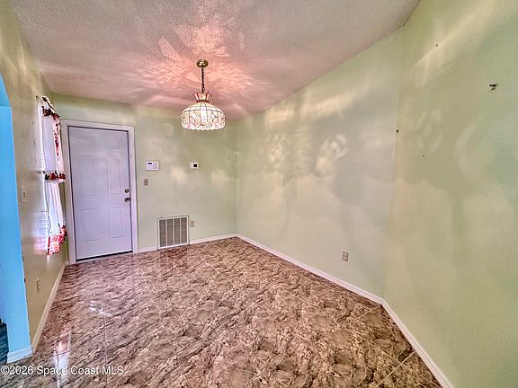 5th image of 2073 Clover St NE