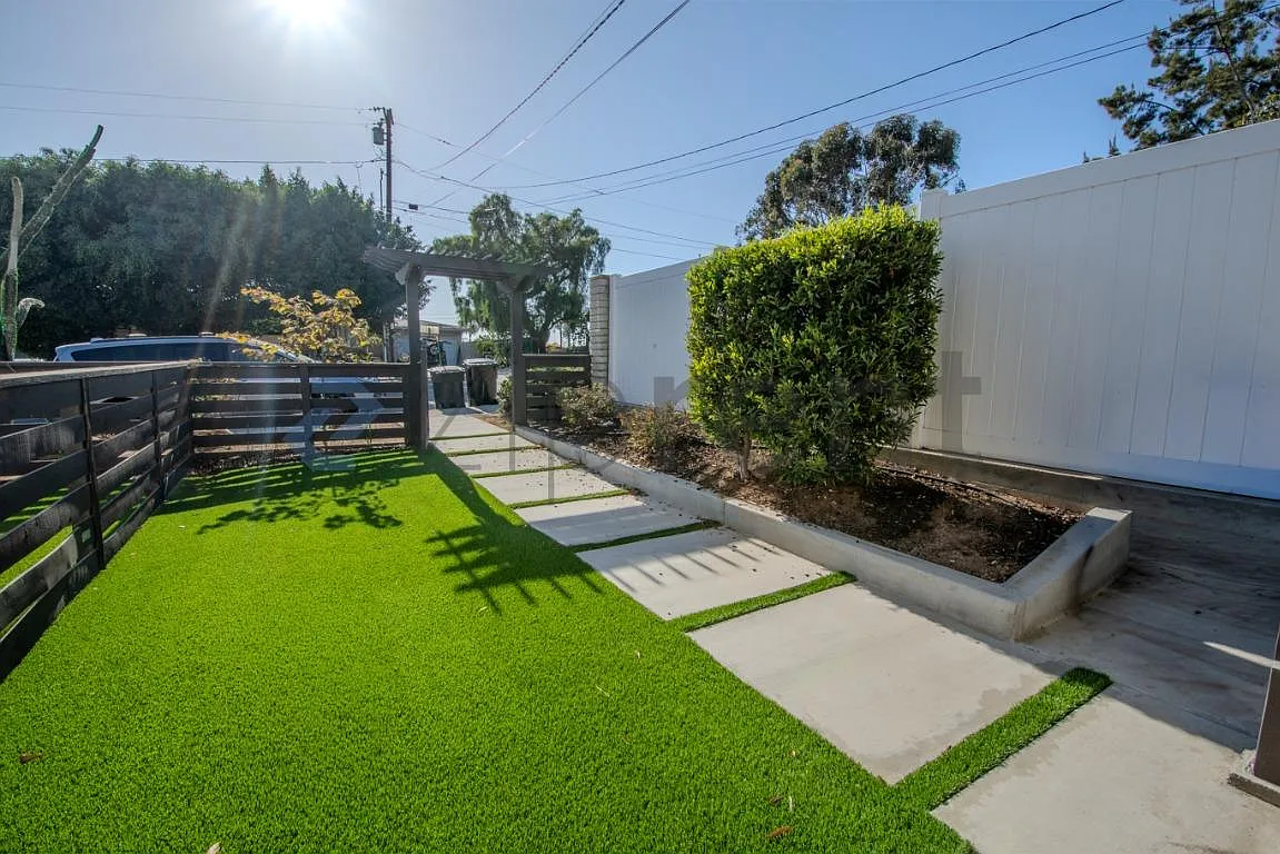 2 bed, 744 sqft, $3,300 — Photo 3