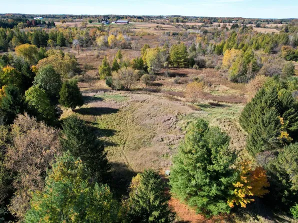 1253 CONNOLLY CIRCLE, Hartford, WI 53027