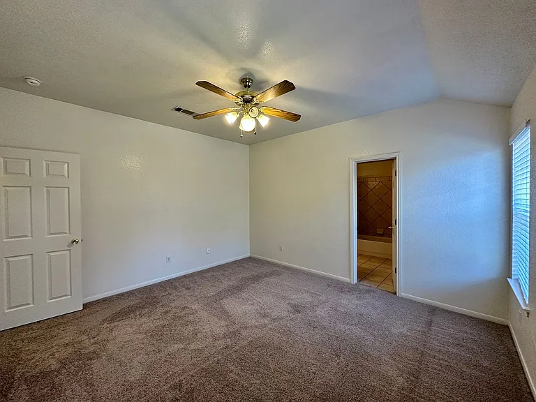 2208 Jay Dr — Photo 7