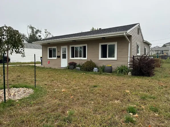 111 3rd Ave, Hiawatha, IA 52233