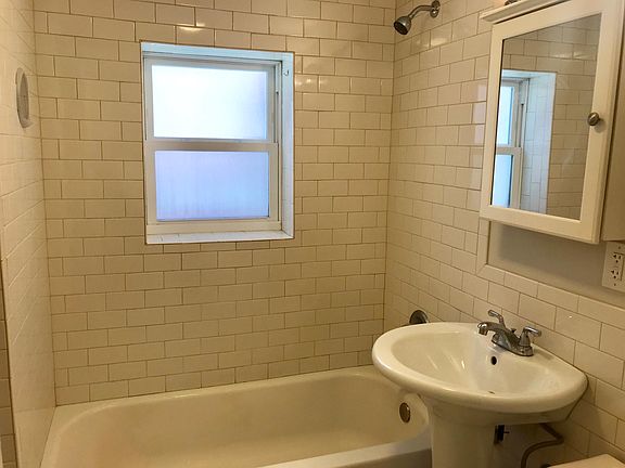 5th image of 220 Summer St APT 1