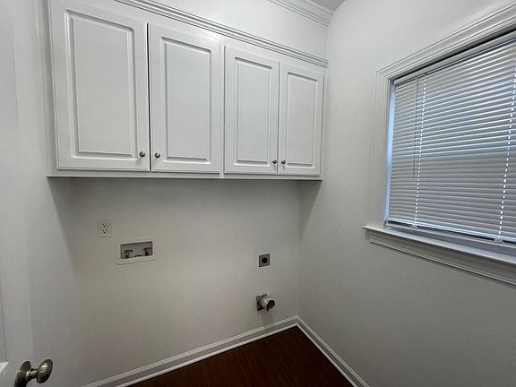 5th image of 3901 Saxby Ln NW