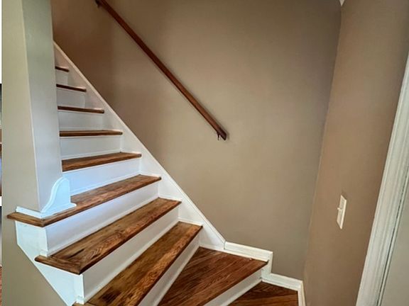 5th image of 26040 Hanover St #1