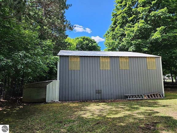 5th image of 2841 Ironwood Dr E