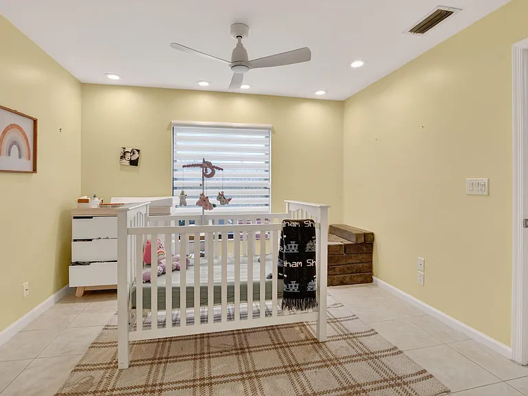 10065 Camelback Ln — Photo 32