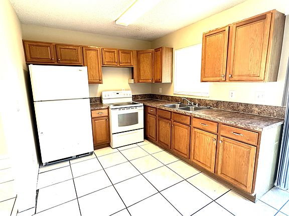 3rd image of 3365 SE Garden Street #3365