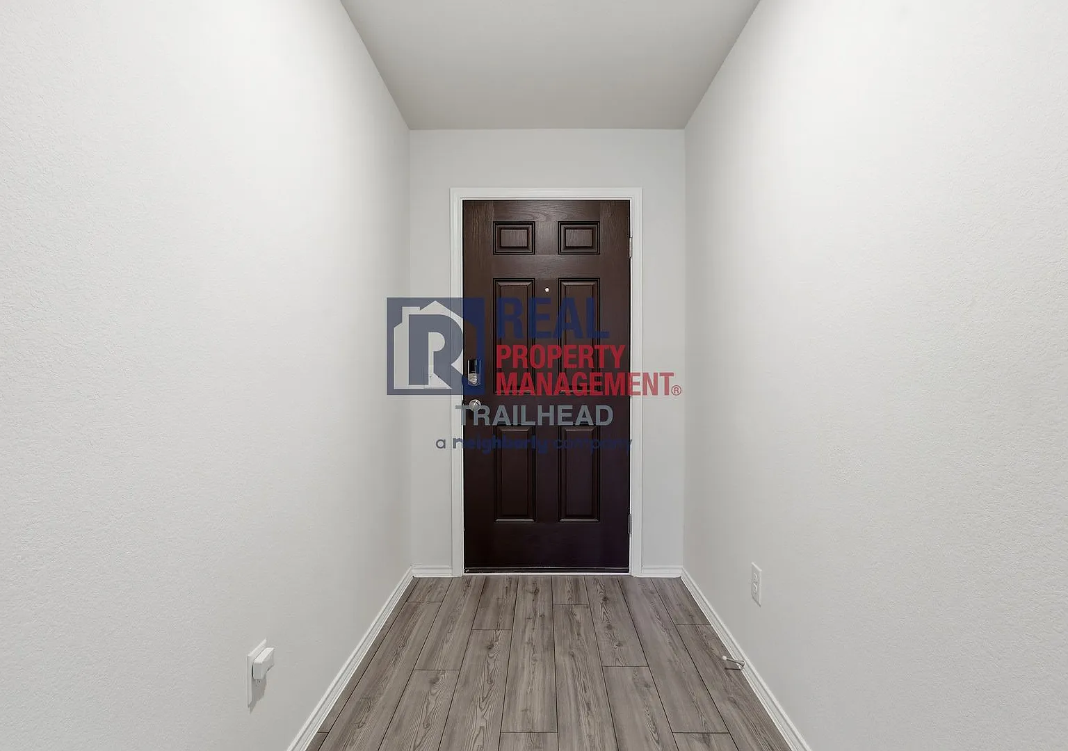 Spacious 4-Bedroom Home with Game Room — Photo 3