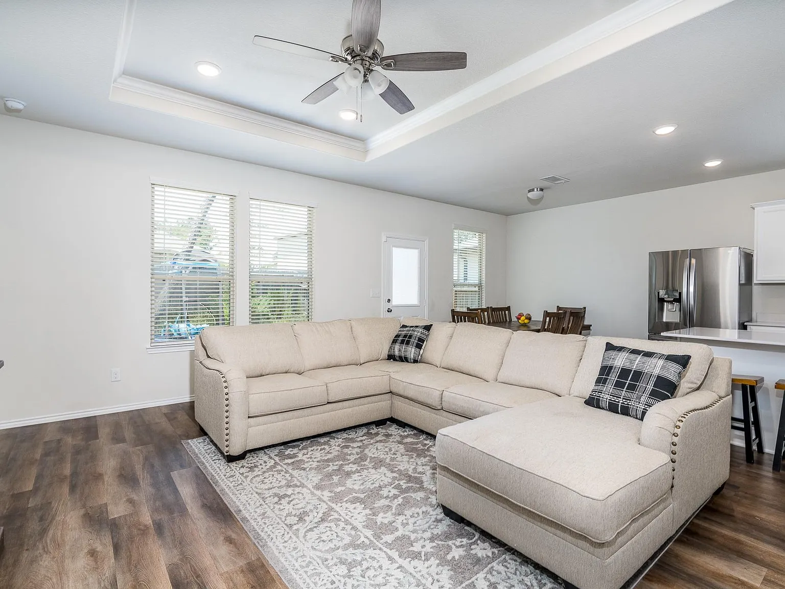 3 bed, 2.0 bath, 1464 sqft, $1,995 — Photo 1