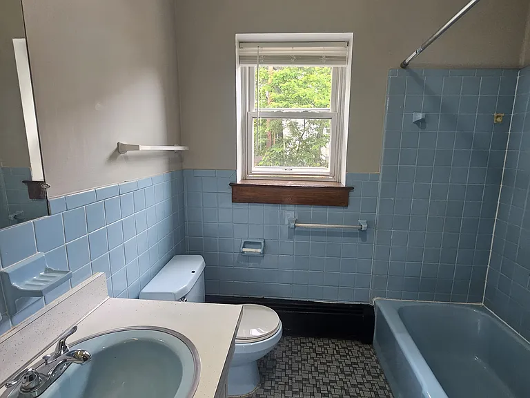 185 Thompson St #B2 — Photo 3