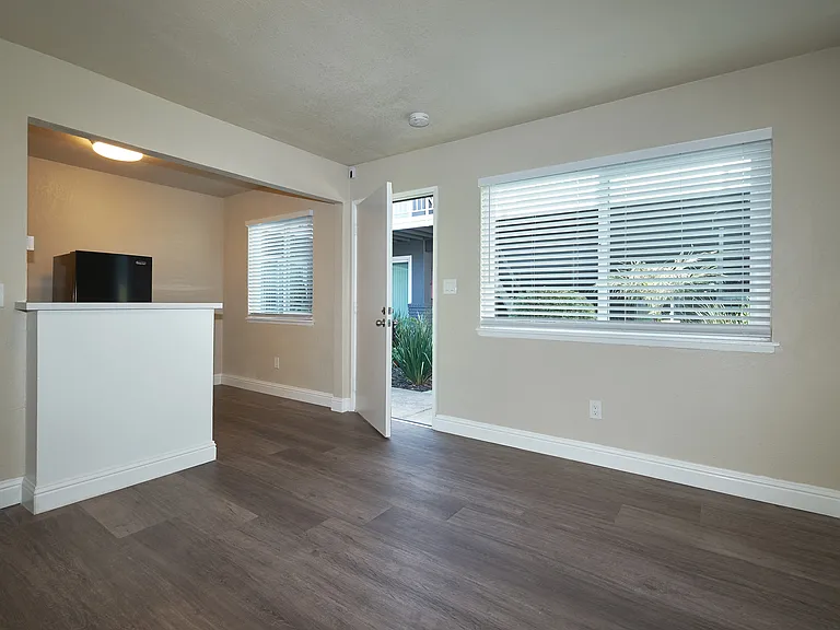Pruneridge C10 living_dining (1)