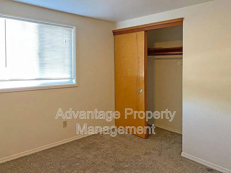 2662 NW Tyler Ave — Photo 6