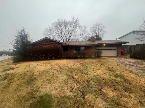 9751 Jackie Ln, Saint Louis, MO 63123
