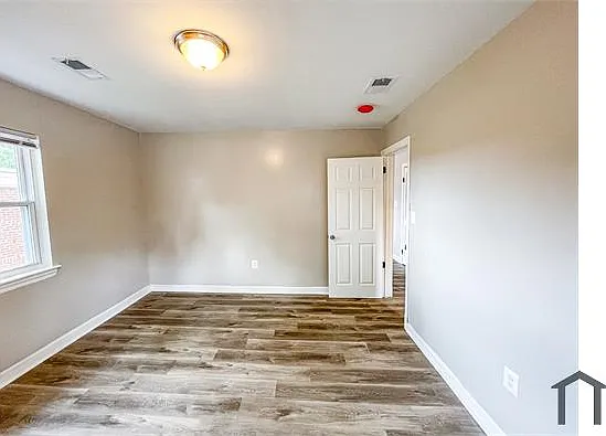 3945 4th St SE #204 — Photo 5