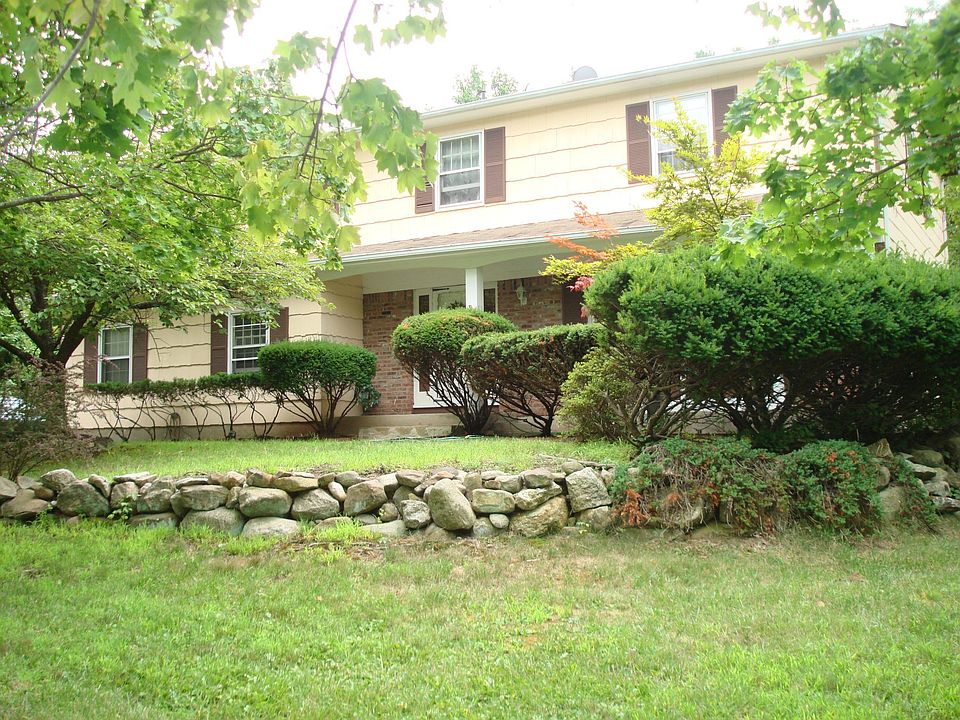 1st image of 8 Derby Ln