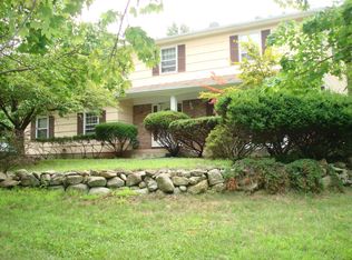 8 Derby Ln, New City, NY 10956