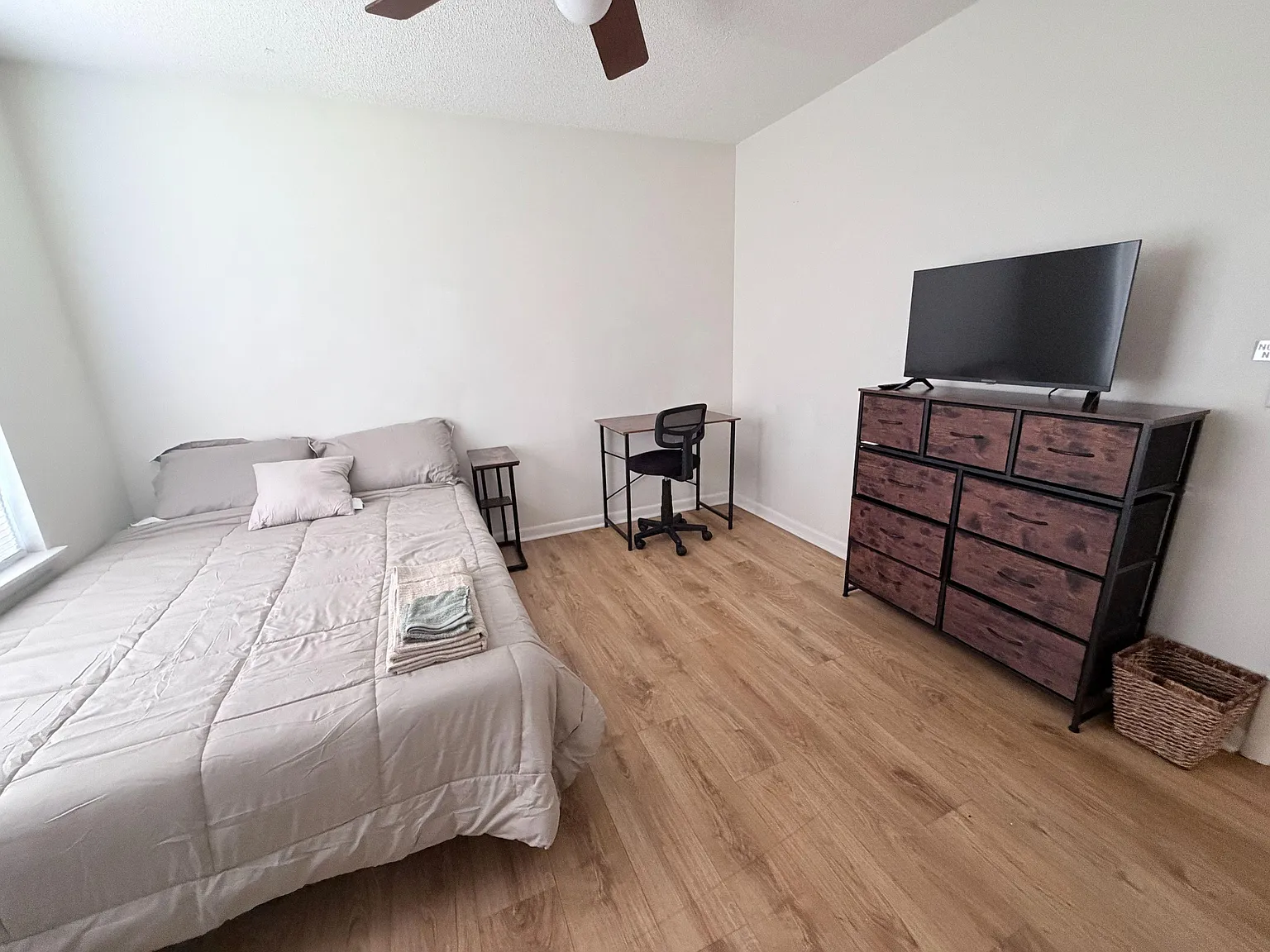 4 bed, 4.0 bath, 1200 sqft, $1,100 — Photo 3