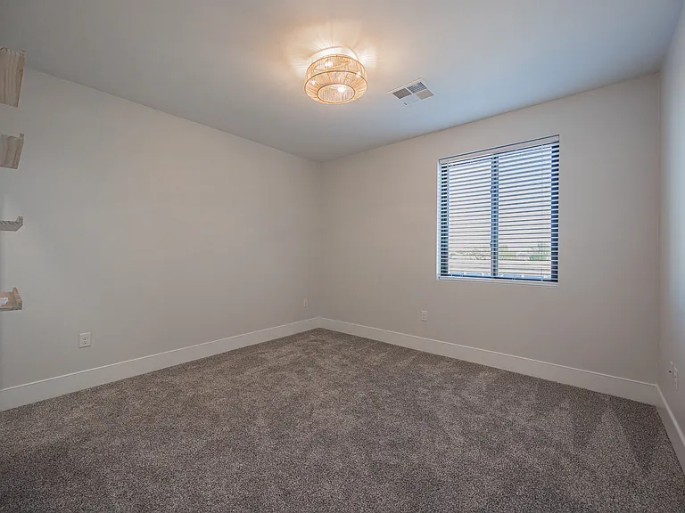 142 E Hearne Way — Photo 23