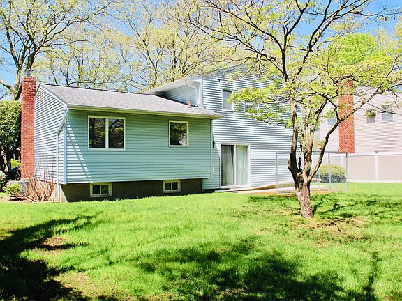 4th image of 8 Munson Ct