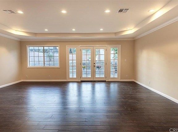 3rd image of 9729 Hayvenhurst Ave