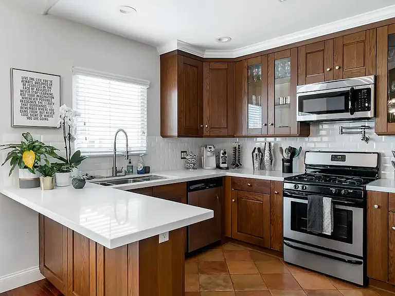 1350 N Stanley Ave — Photo 9