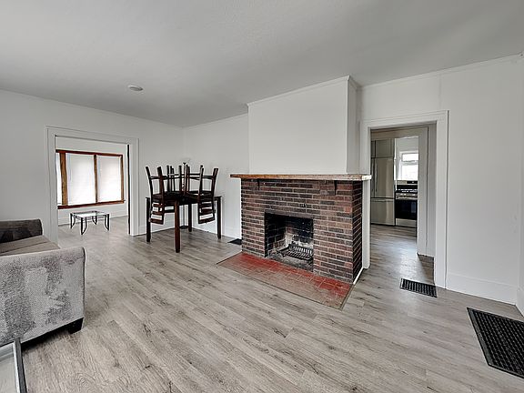 4th image of 1001 S Oak St