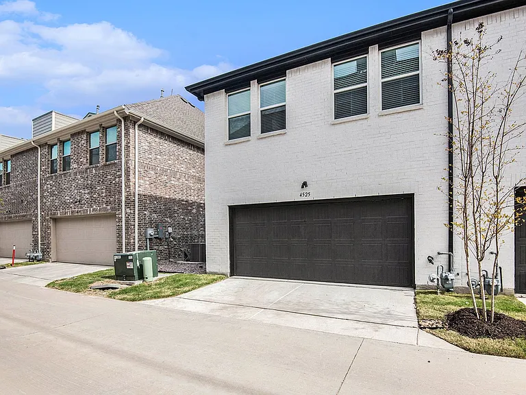4525 Bishop St — Photo 24