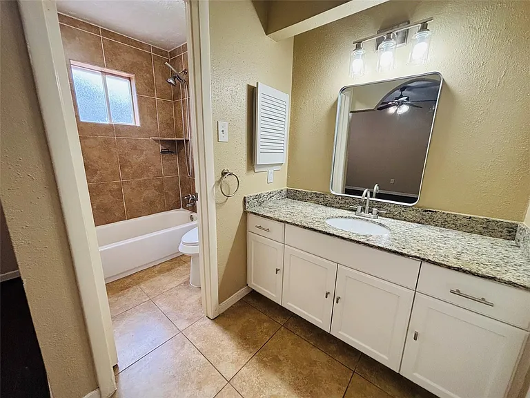 22219 Acorn Valley Dr — Photo 11