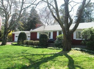 85 Sunset Ave, Saunderstown, RI 02874