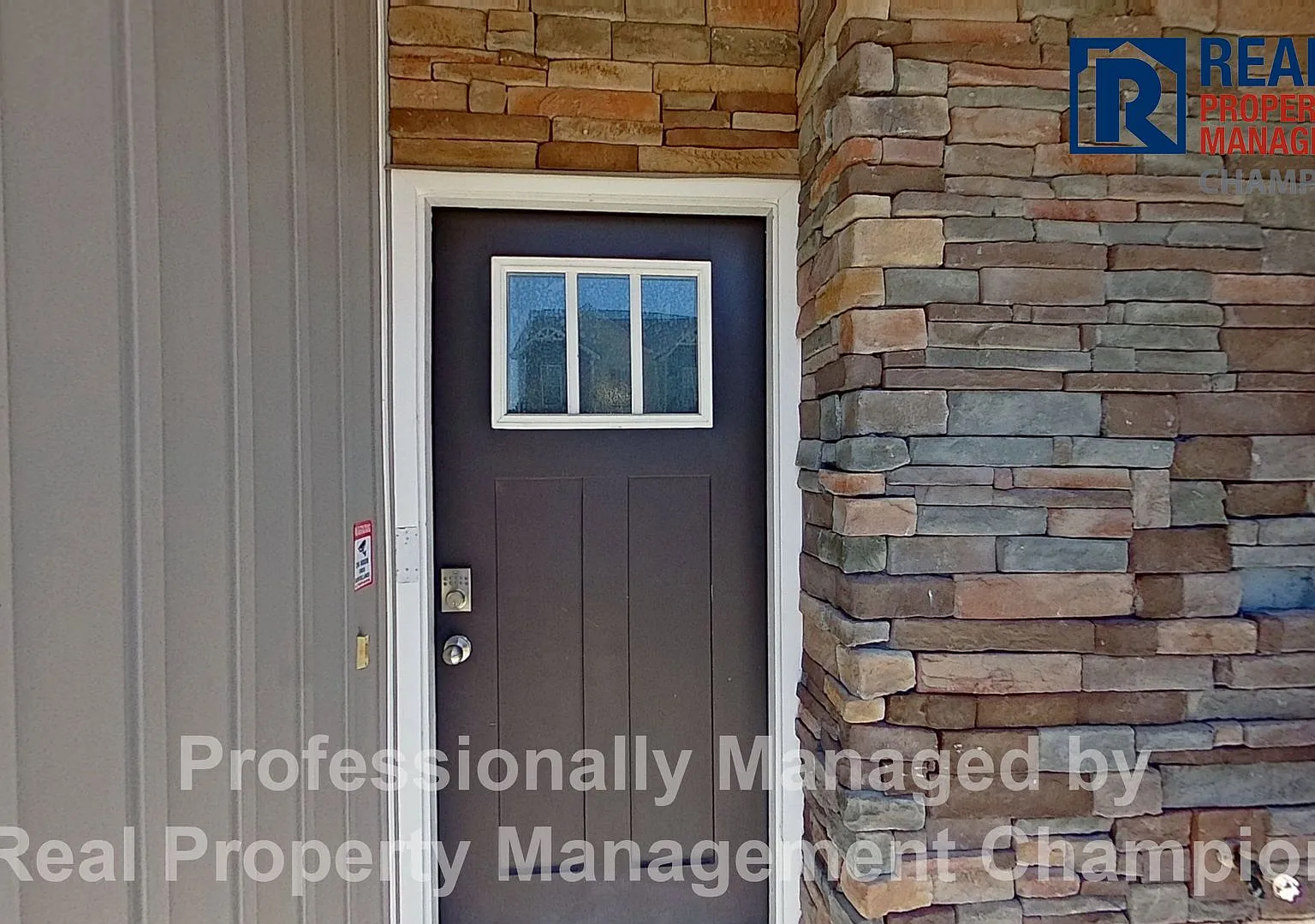 Beautiful Two-Story Townhome with Attached Garage — Photo 2