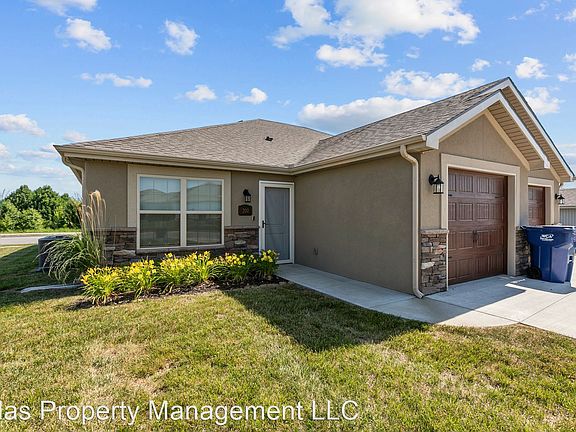3rd image of 200 SW Laurel Dr Unit 200L
