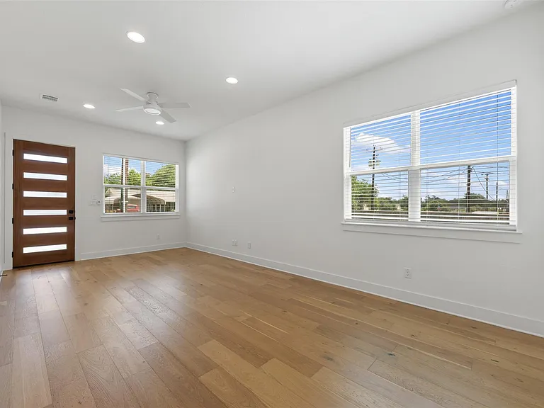 308 E 19th 1/2 St #308 — Photo 8