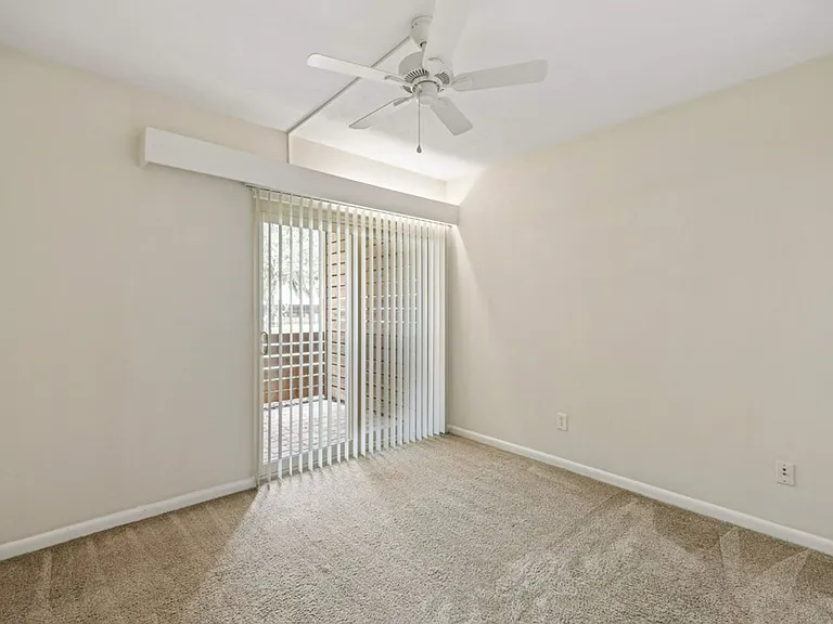 302 E Georgia St — Photo 16