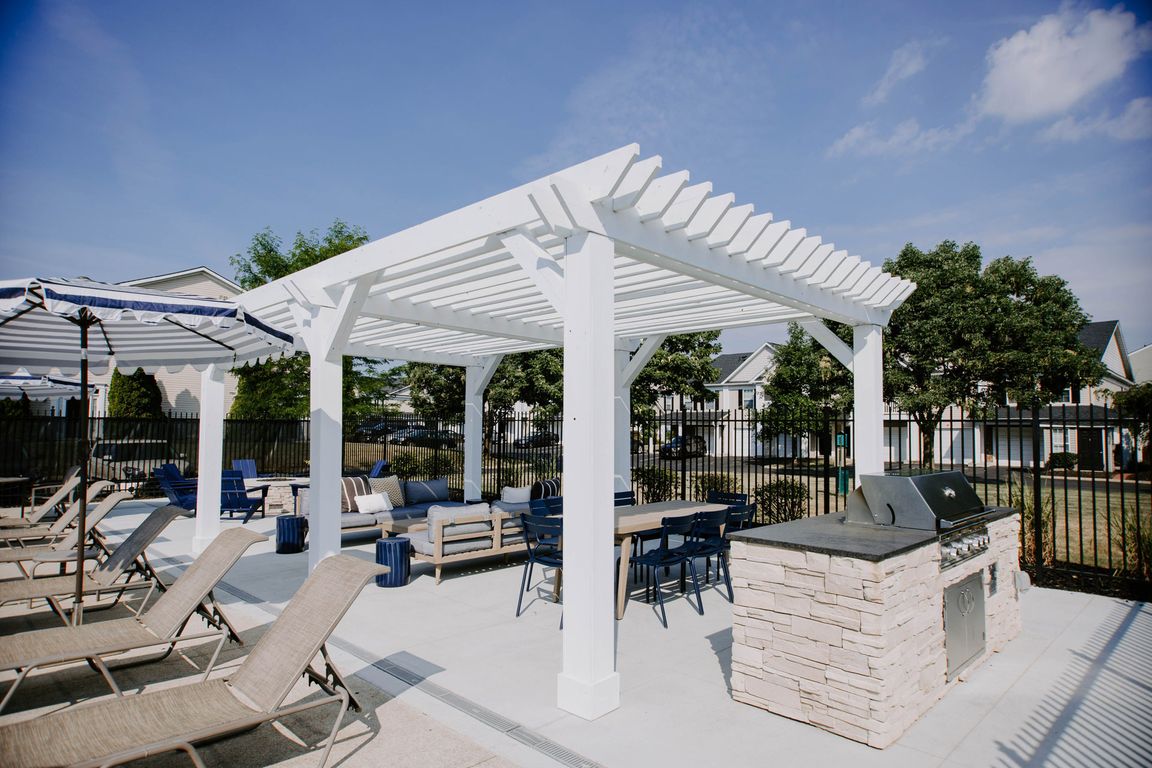 Resort-Inspired Lounge Deck